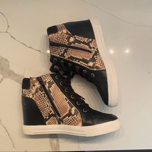 ALDO Snakeskin Wedge Sneaker Shoe, Size 10